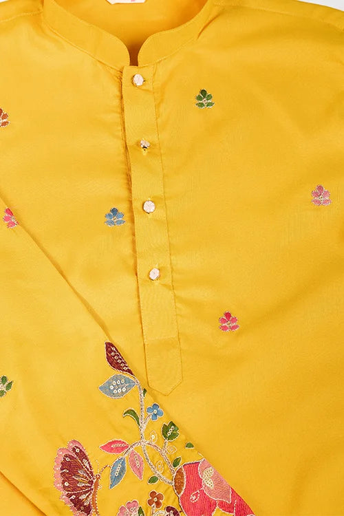 Men’s Yellow Kurta Perfect For Haldi & Mehendi